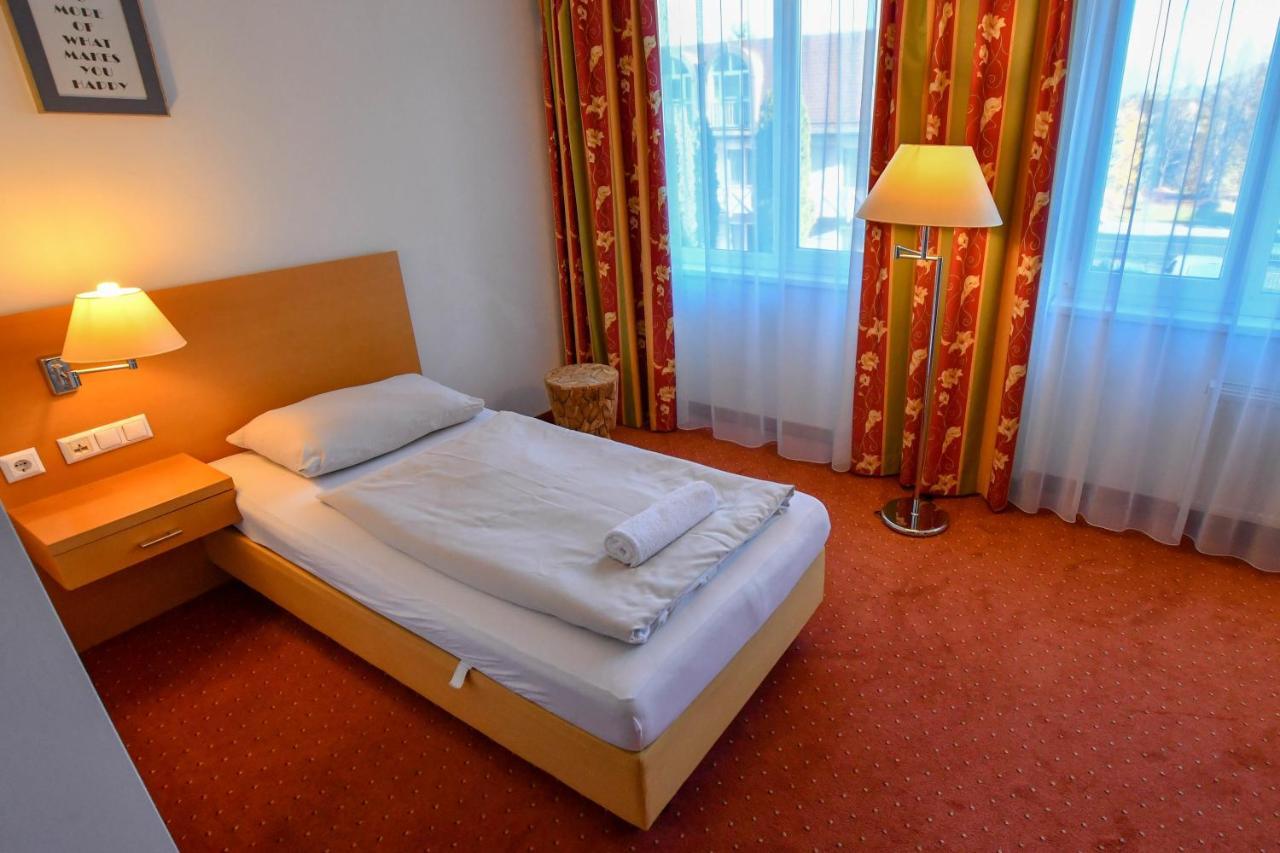 Motel55 - Nettes Hotel Mit Self Check-In In Villach, Warmbad Extérieur photo